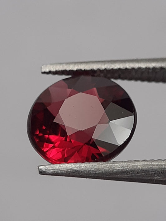 Natural red Rhodolite Garnet - 1.16 ct - round - unheated