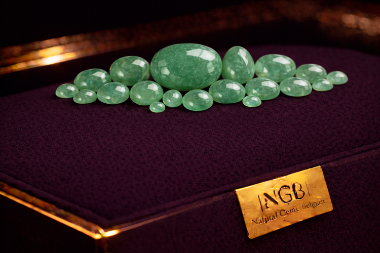 aventurine cabochon - green aventurine