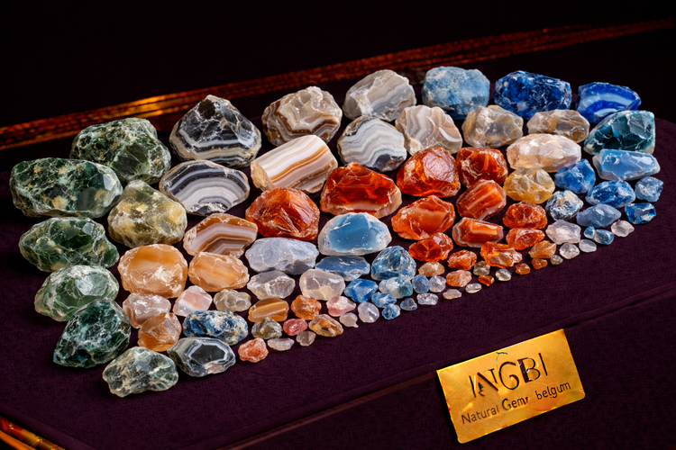 Rough Agate for Faceting & Cabbing