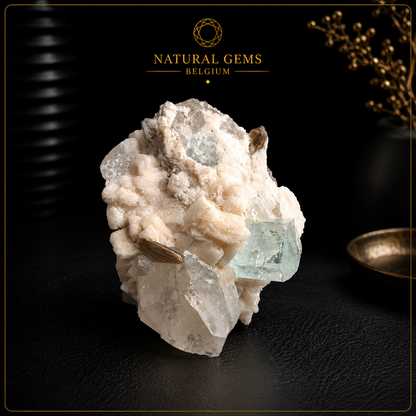 Amas d'aigue-marine naturelle sur matrice de quartz – Spécimen minéral de collection