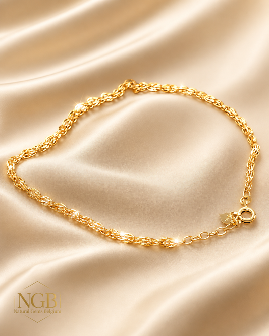 18 kt Gold chain bracelet on a satin surface with NGB logo.