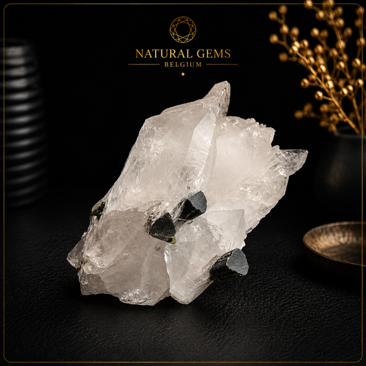Tourmaline naturelle à coiffe verte sur un amas de cristaux de quartz – Spécimen minéral de collection – 227g