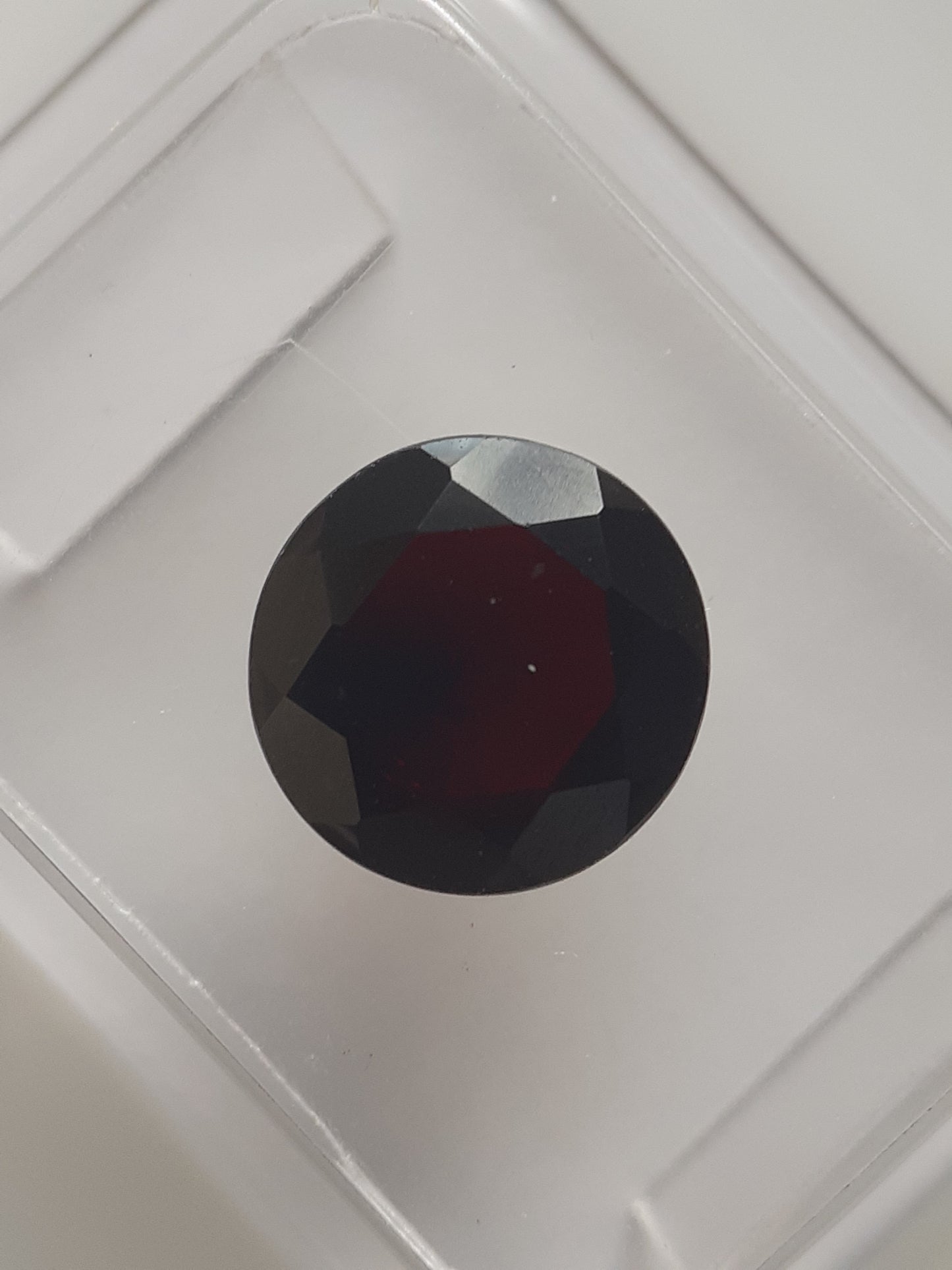 Certified Natural Garnet - 2.22 ct - Africa - Sealed - Natural Gems Belgium