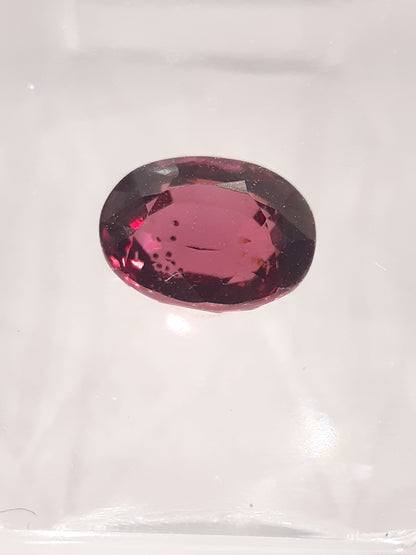 Certified Natural Rhodolite Garnet - 1.58 ct - oval cut - Tanzania - Sealed - Natural Gems Belgium