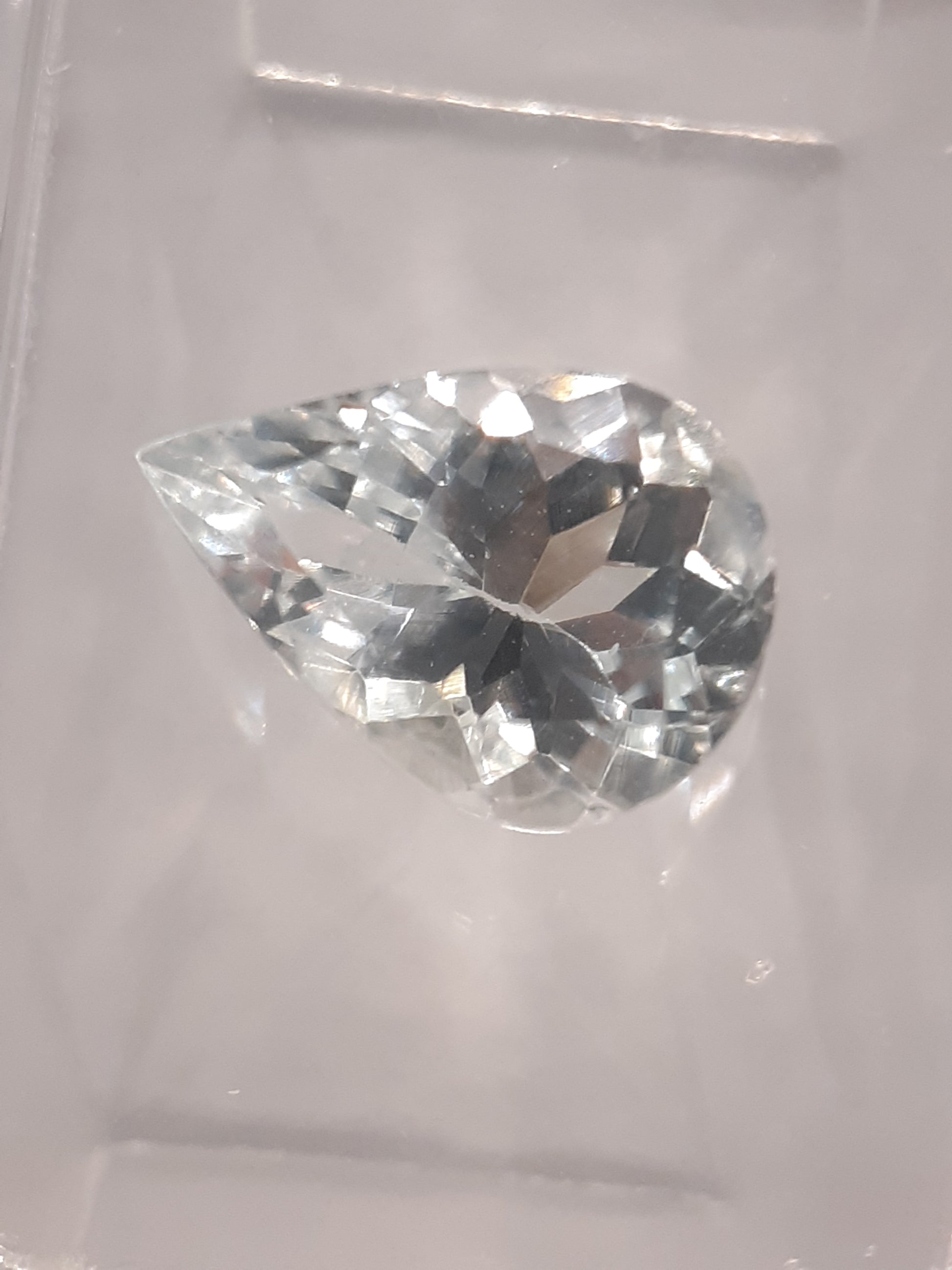 Certified Natural Goshenite (beryl) - 1.72 ct - pear shaped - Brasil - Sealed - Natural Gems Belgium