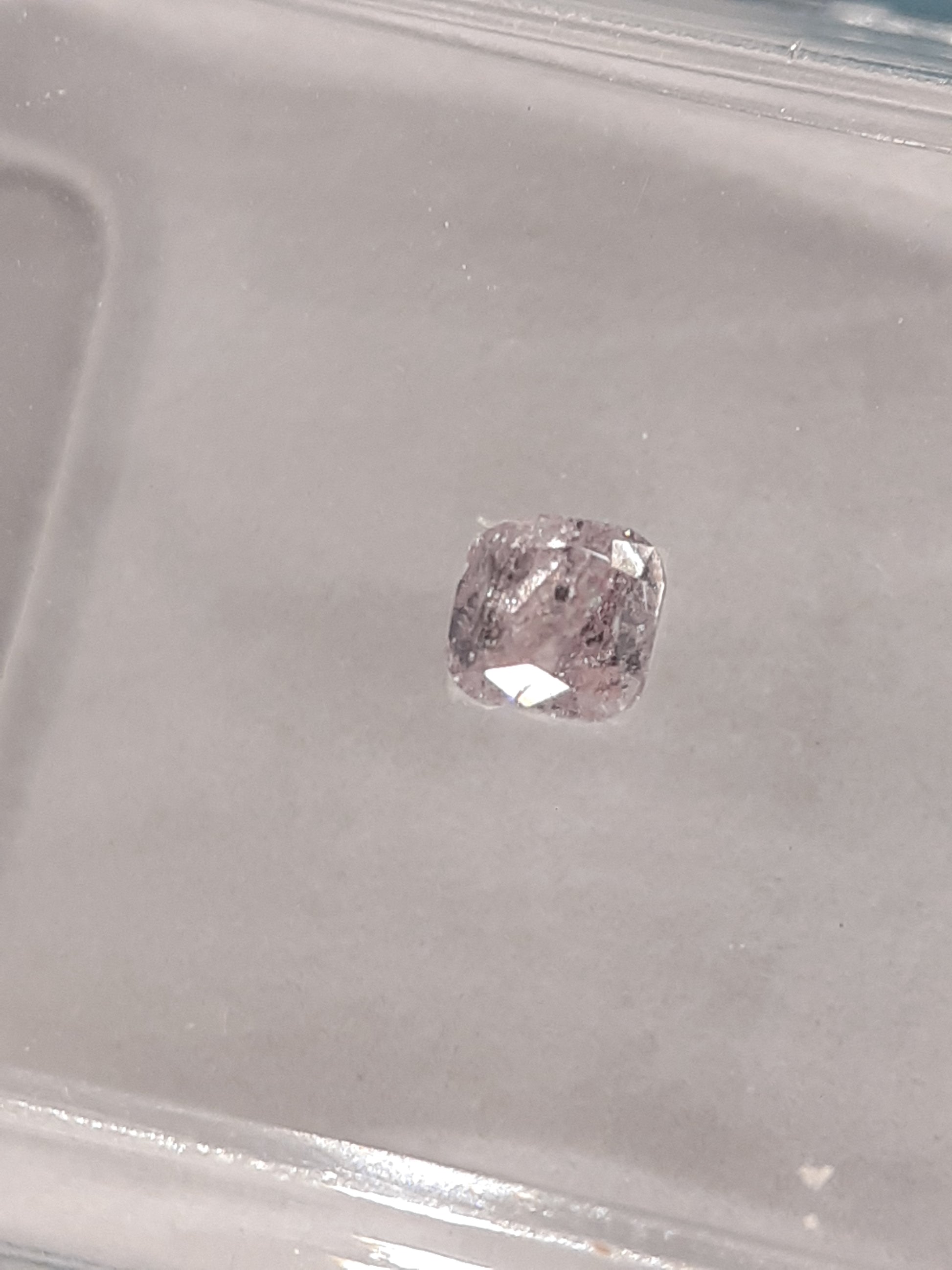 Certified Natural Diamond - Square Cushion Modified Brilliant - 0.13 ct - I3 - Natural Fancy Light Purplish Pink - sealed - Natural Gems Belgium