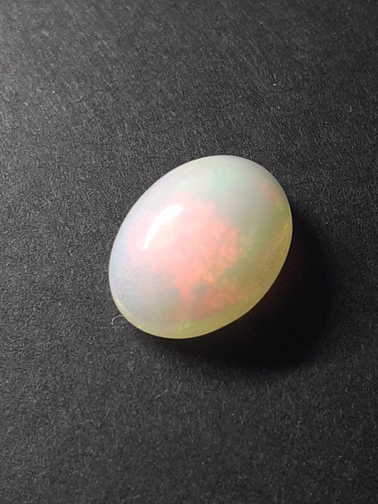 Play-of-Color Crystal Opal - 1.98 ct - Oval Cabochon  Ethiopia - Certified by seller - Natural Gems Belgium