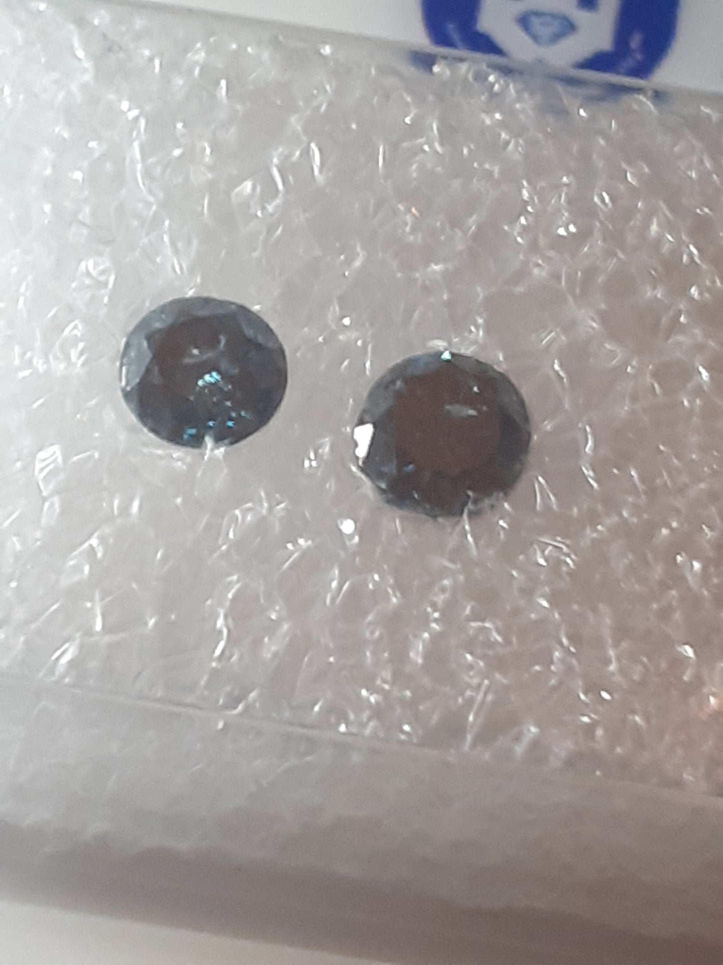 Pair of Fancy Natural Diamonds - Round Brilliant - 0.42 ct certified and sealed - Natural Gems Belgium