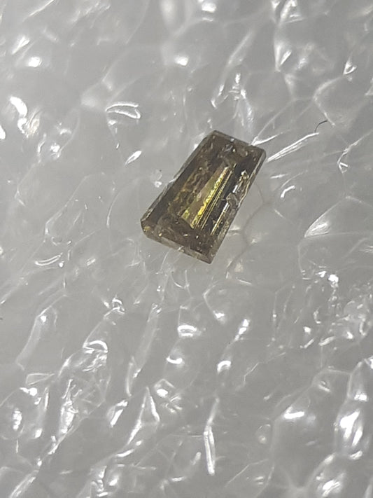 Natural tapered baguette Diamond - 0.05ct - I2 - fancy deep brownish yellow - sealed - Natural Gems Belgium