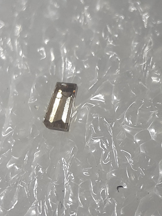 Natural diamond tapered baguette - 0.04ct - I1 - fancy deep yellowish brown - sealed - Natural Gems Belgium
