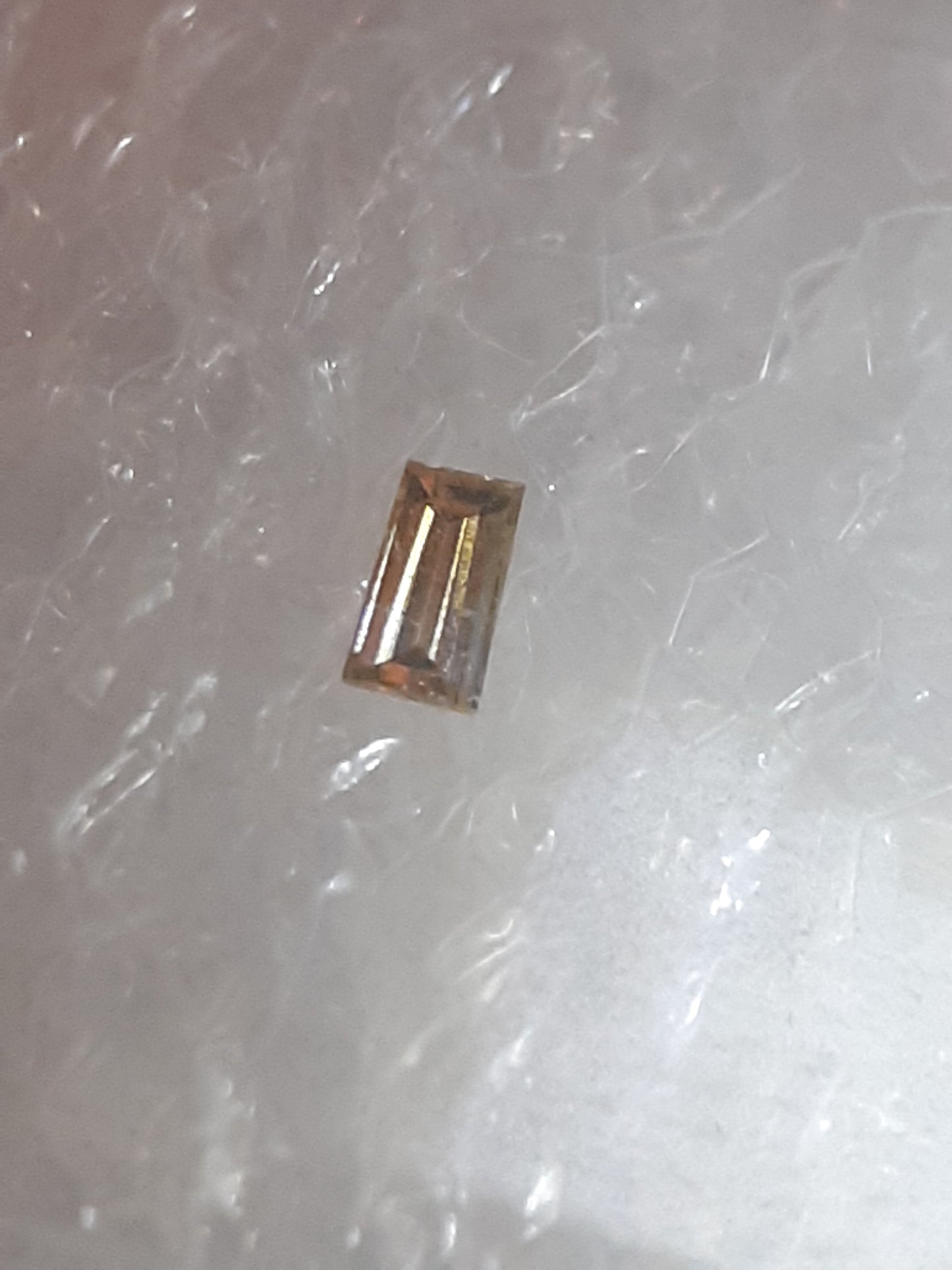 Natural Diamond - Tapered Baguette - 0.02ct - SI2 - certifiedl Fancy brownish Yellow - Natural Gems Belgium