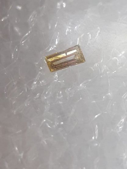 Natural Diamond - Tapered Baguette - 0.02ct - SI2 - certifiedl Fancy brownish Yellow - Natural Gems Belgium