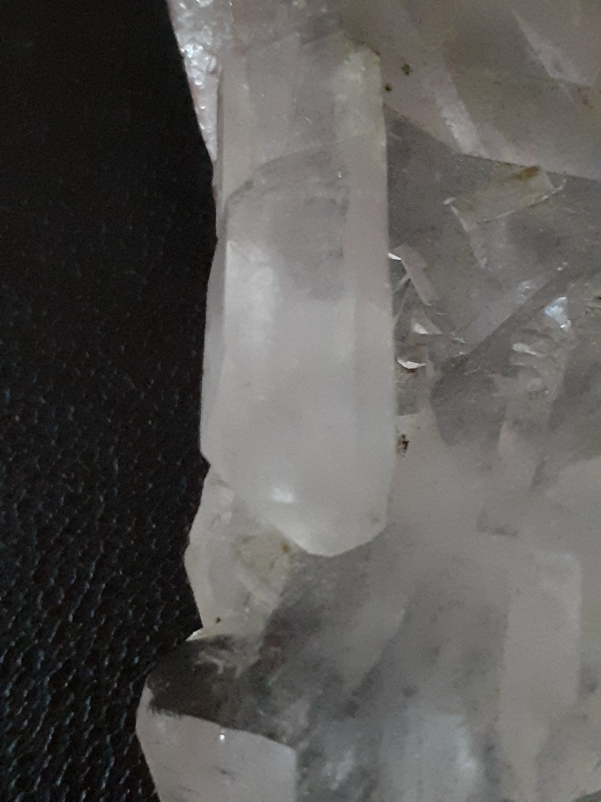 Specimen of natural Quartz, 331 ct or 66.34 gr - Natural Gems Belgium