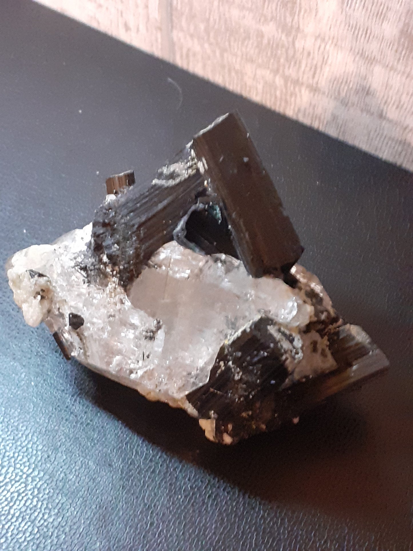 High Quality Specimen of black tourmaline crystal cluster with quartz 600 ct - Natural Gems Belgium