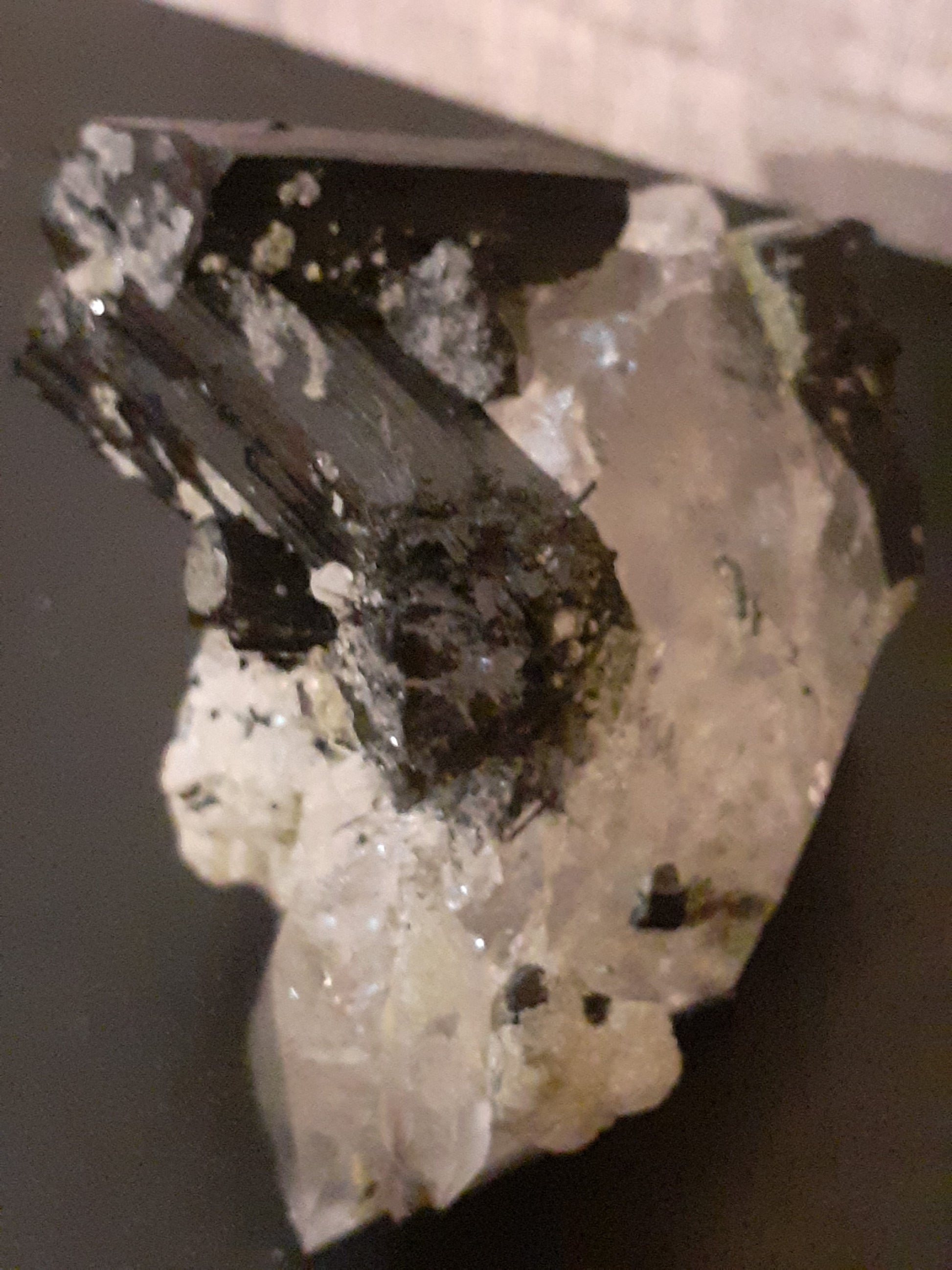 High Quality Specimen of black tourmaline crystal cluster with quartz 600 ct - Natural Gems Belgium