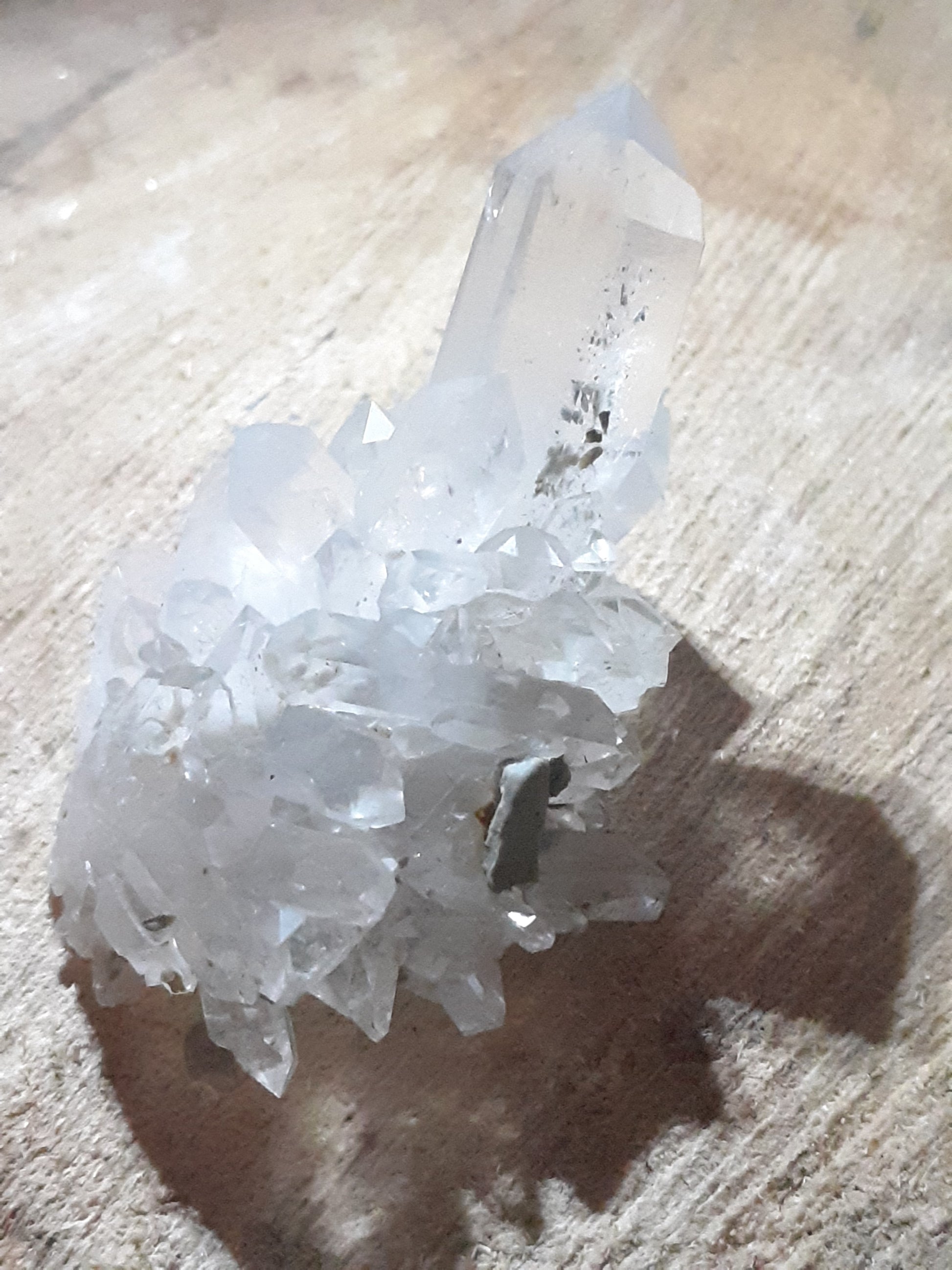 Natural  clear Quartz crystal, 132.20 ct - Natural Gems Belgium