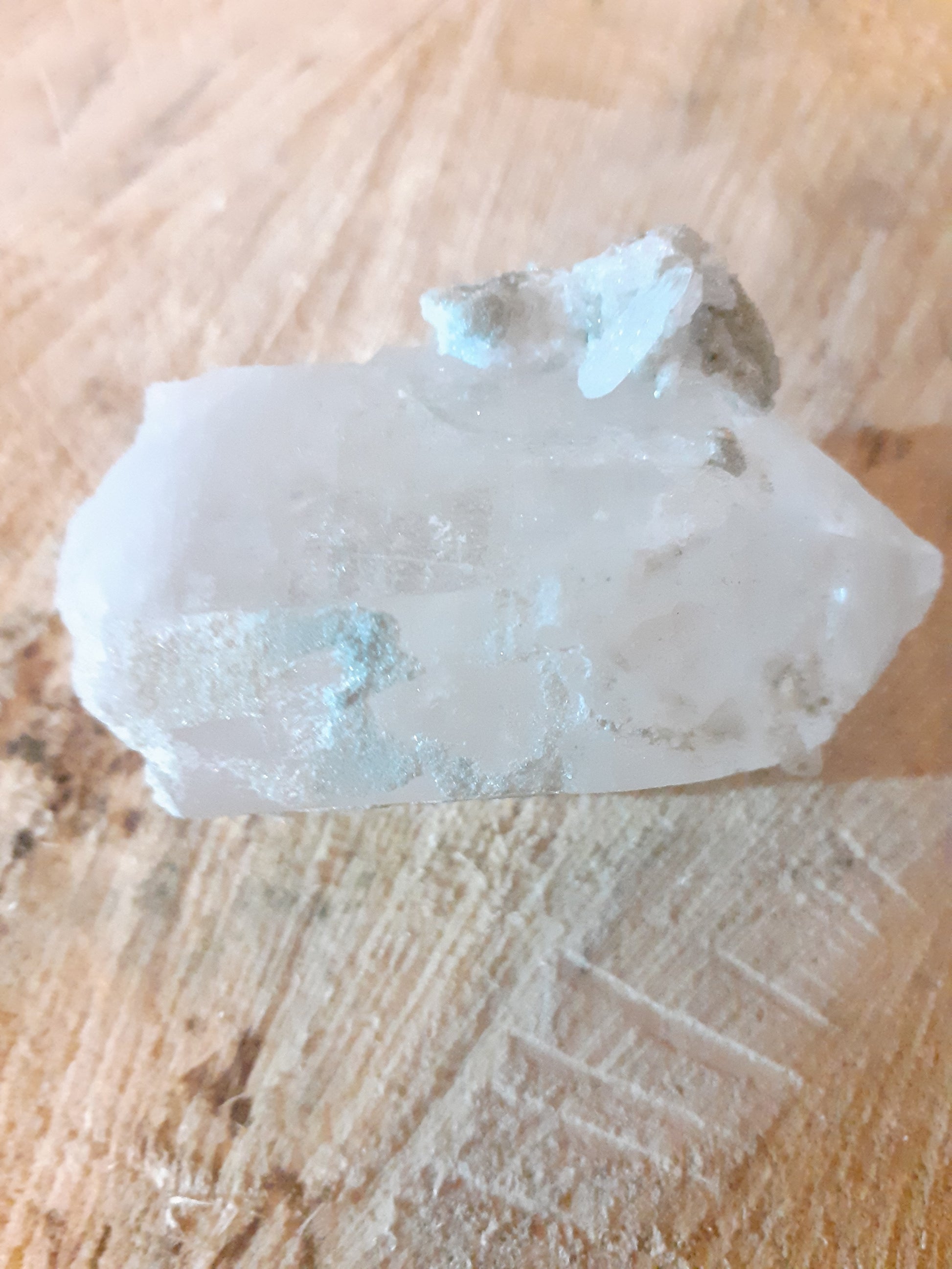 Natural crystal of Quartz with remains of feldspar crust, 469.35 ct - Natural Gems Belgium