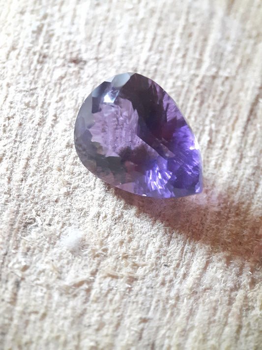 Puple very nice faceted natural Amethyst 9.75 ct pear Unheated - Natural Gems Belgium
