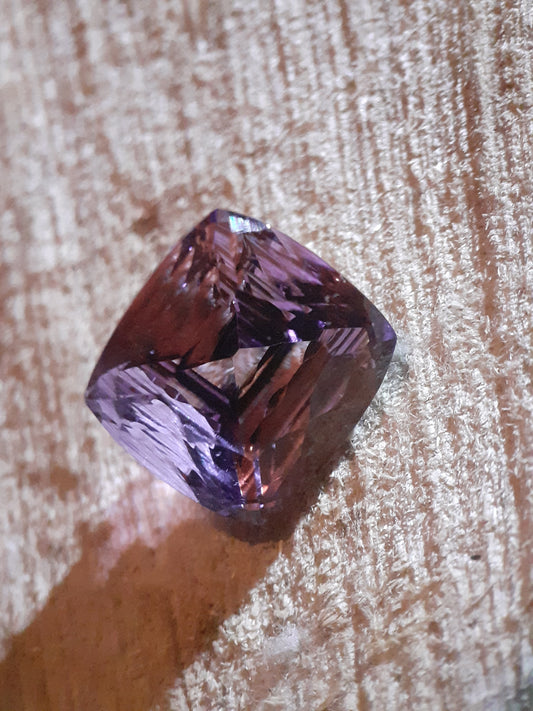 Purple natural nice faceted cushion Amethyst 9.90 ct - Natural Gems Belgium