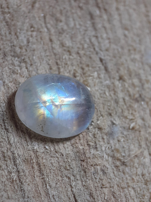 natural rainbow oval cabochon moonstone, 3.75 ct - Natural Gems Belgium