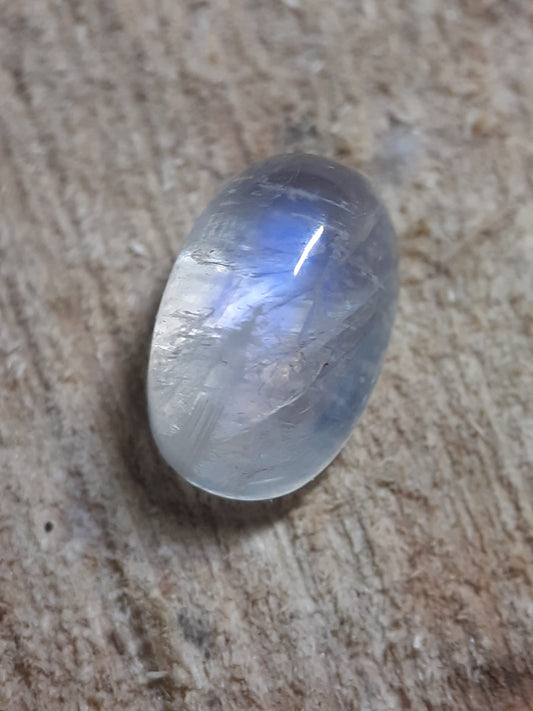natural pale blue oval cabochon moonstone, 5.15 ct - Natural Gems Belgium