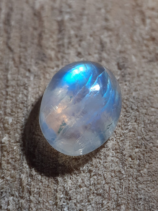 beautiful oval cabochon blue moonstone, 3.35 ct - Natural Gems Belgium