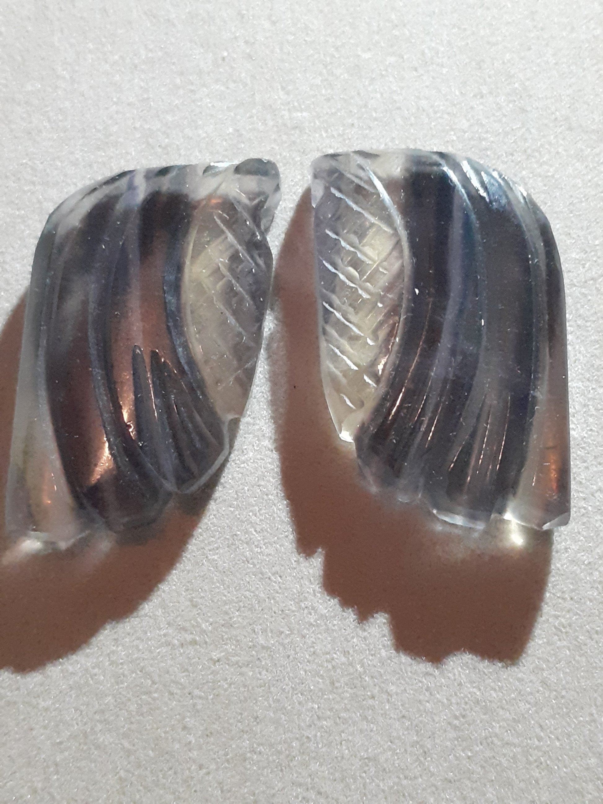 Handcarved Fluorite : pair of wings - natural fluorite 97,05 ct - Natural Gems Belgium