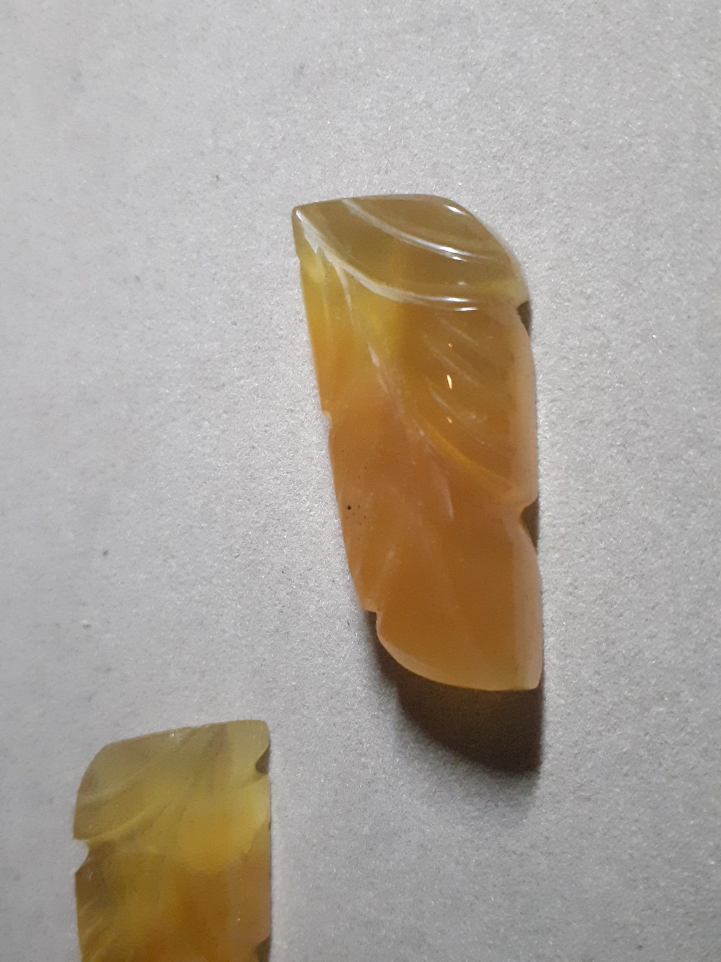 Handcarved Fluorite : pair of leaves - natural fluorite 80.90 ct - Natural Gems Belgium