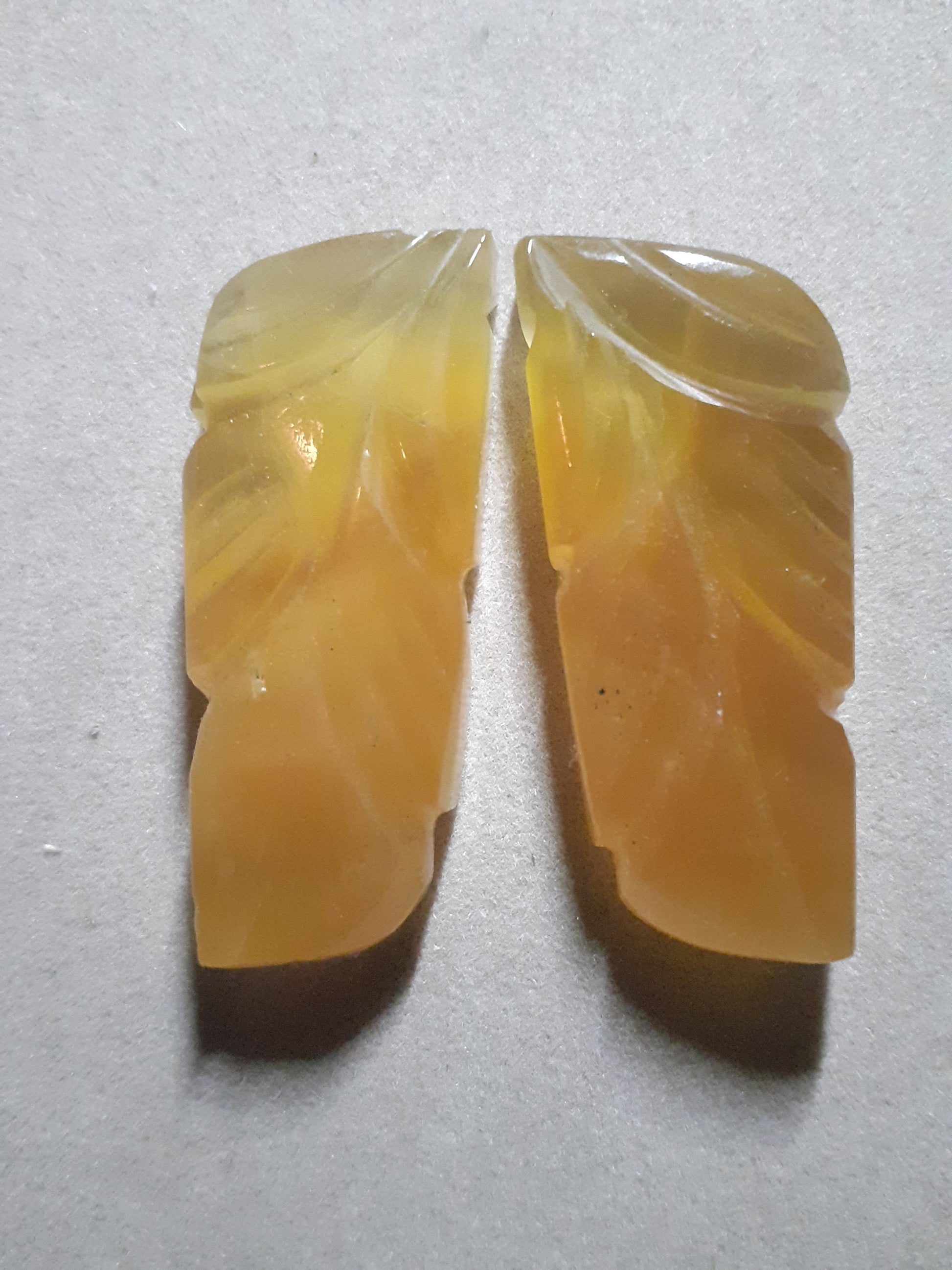 Handcarved Fluorite : pair of leaves - natural fluorite 80.90 ct - Natural Gems Belgium