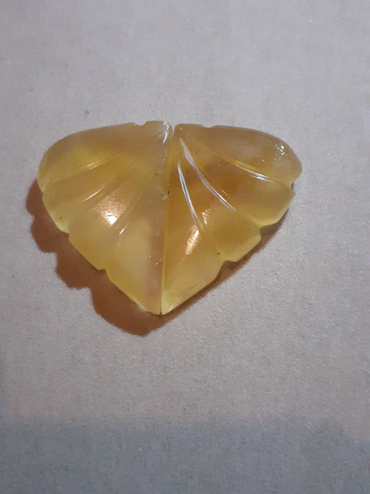 Handcarved Fluorite : pair of leaves forming heart - natural fluorite 40.05 ct - Natural Gems Belgium