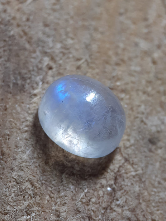 Oval cabochon pale blue moonstone, 4.60 ct - Natural Gems Belgium
