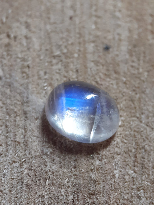 Oval cabochon natural blue moonstone, 2.35 ct - Natural Gems Belgium