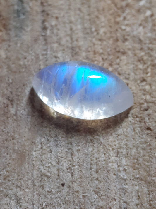 Marquise cabochon natural blue moonstone, 3.10 ct - Natural Gems Belgium