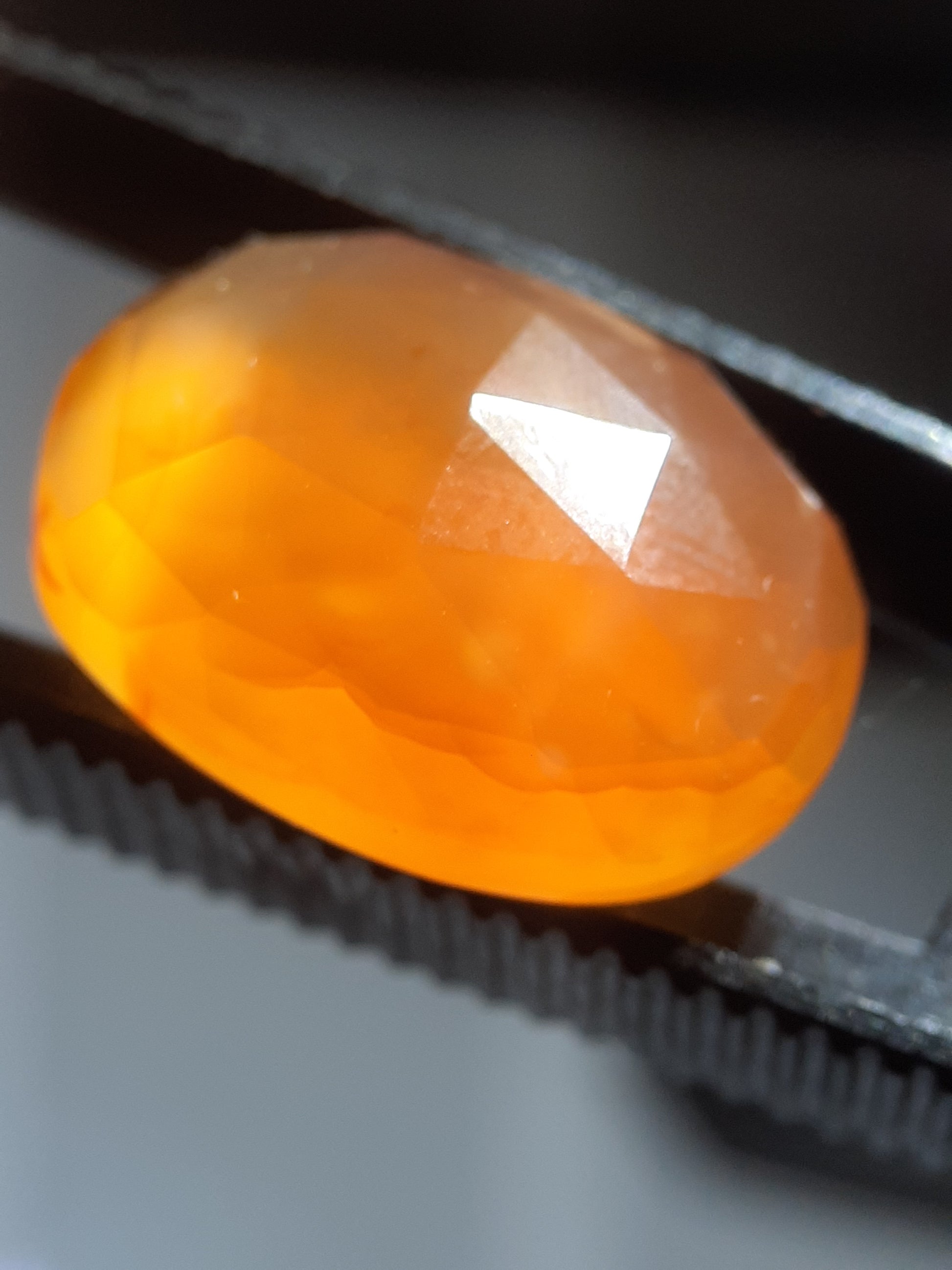 Orange Carnelian,rose cut, 14.55 ct, high quality cutting - Natural Gems Belgium