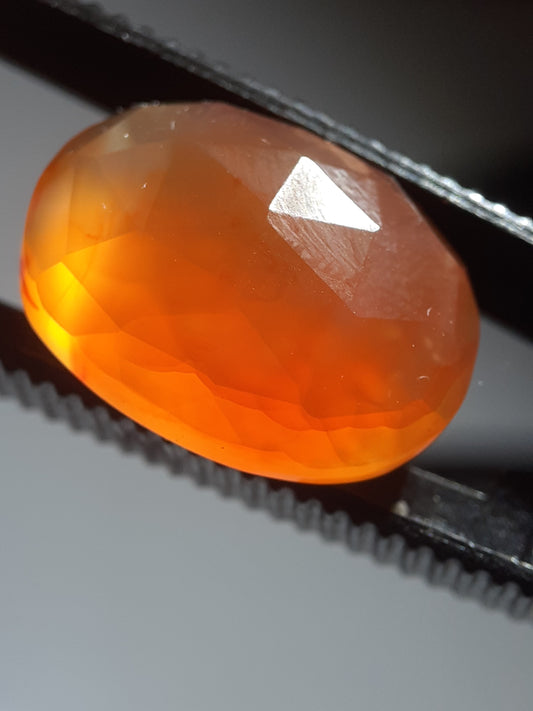 Orange Carnelian,rose cut, 14.55 ct, high quality cutting - Natural Gems Belgium