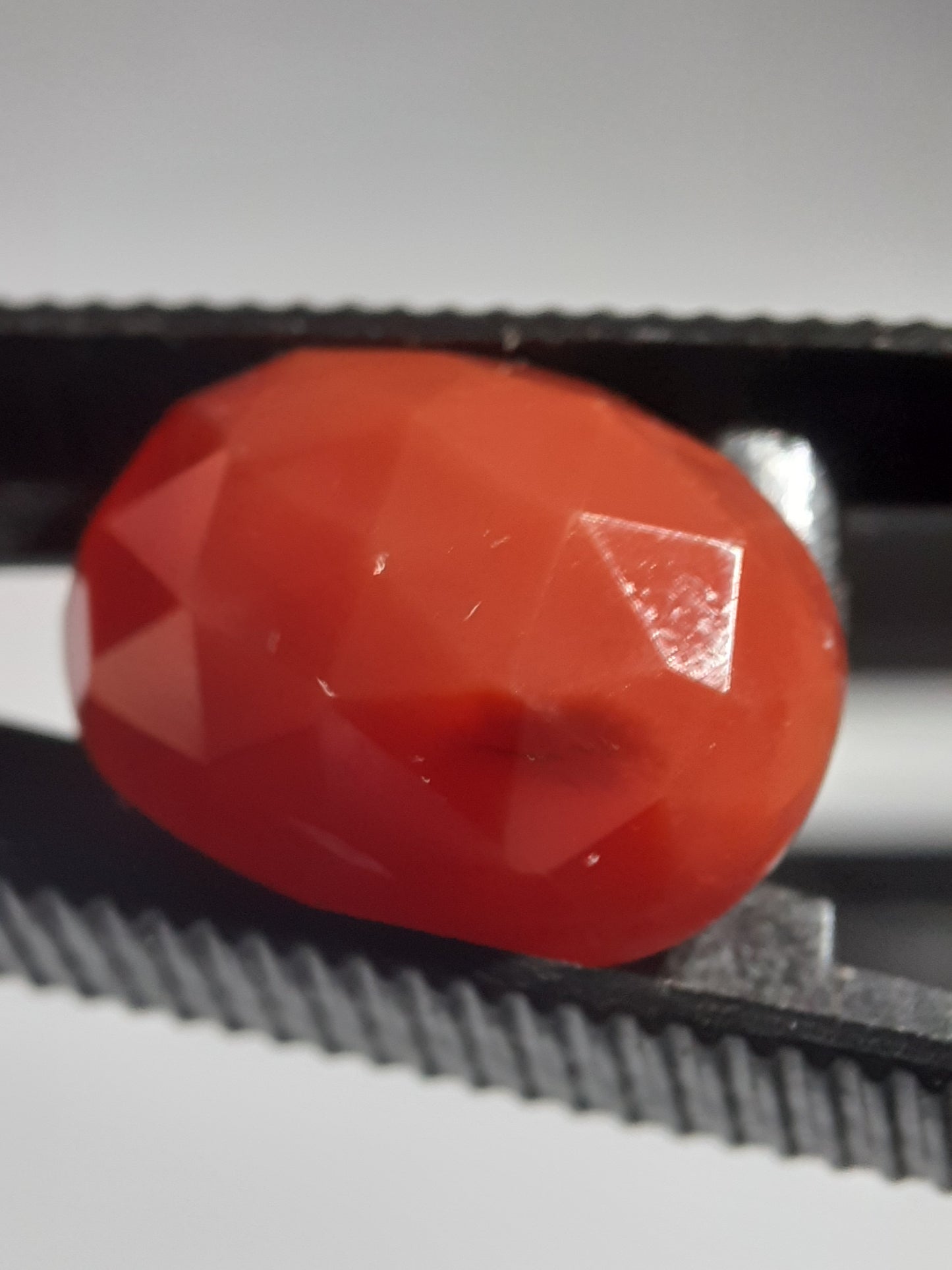 Orangy red Carnelian,rose cut, oval, 12.25 ct - Natural Gems Belgium