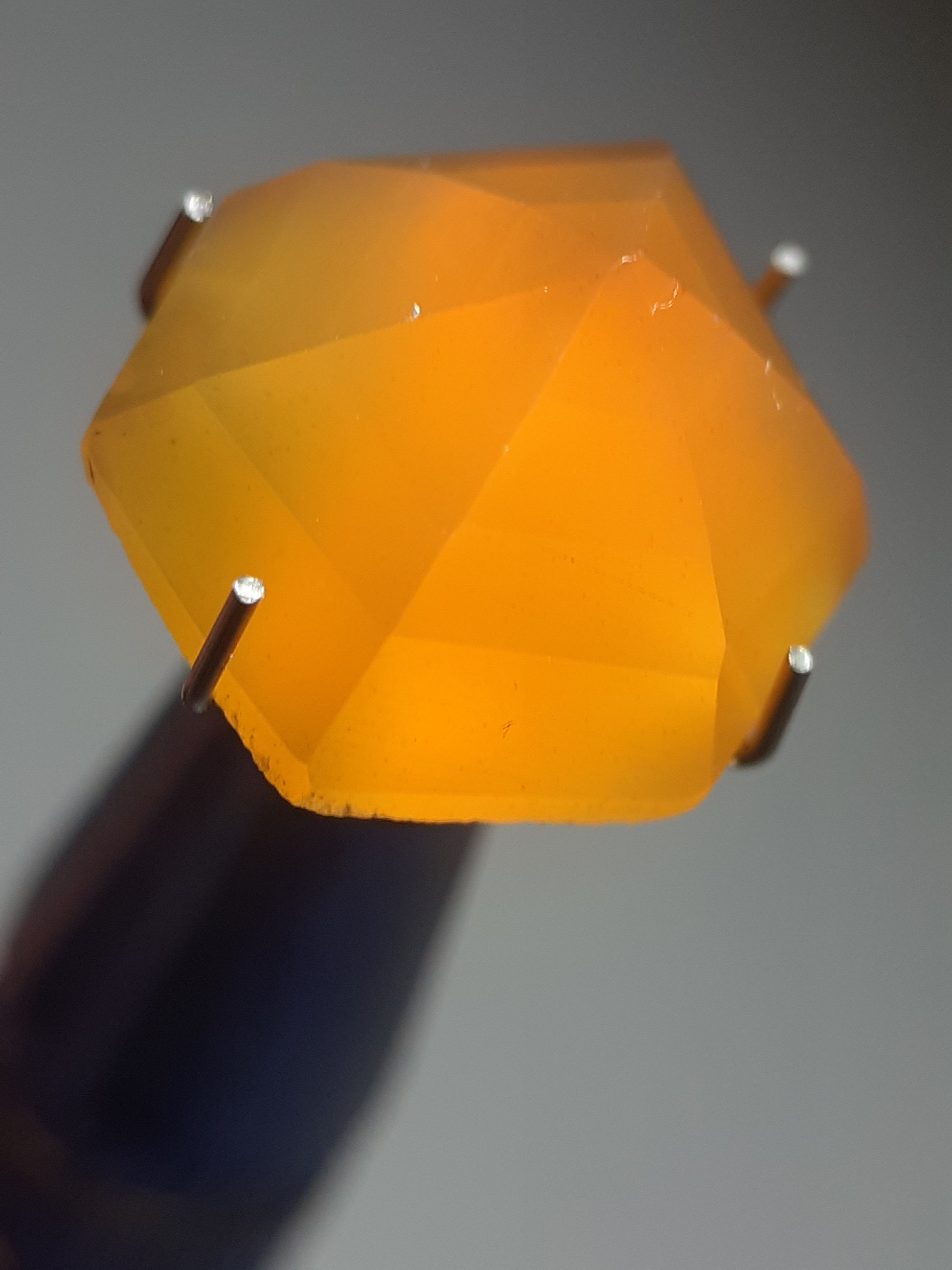 yellow orange Carnelian,rose cut, hexagon, 7.15 ct - Natural Gems Belgium