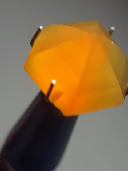 yellow orange Carnelian,rose cut, hexagon, 7.15 ct - Natural Gems Belgium