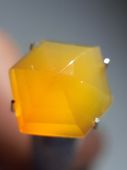 yellow orange Carnelian,rose cut, hexagon, 7.15 ct - Natural Gems Belgium