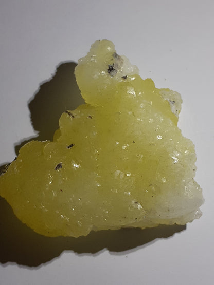 99 procent pure brucite, rough natural crystal cluster, 281.65 ct - Natural Gems Belgium