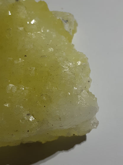 99 procent pure brucite, rough natural crystal cluster, 281.65 ct - Natural Gems Belgium