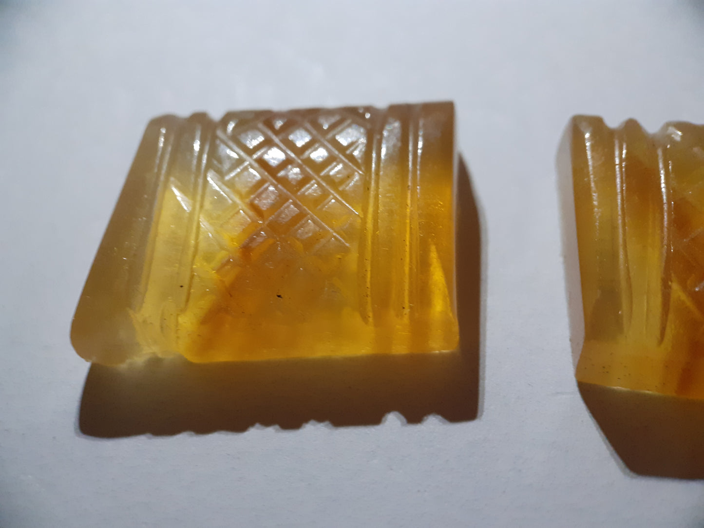 Handcarved Fluorite :pair of book covers yellow orange - natural fluorite 76.70 ct - Natural Gems Belgium