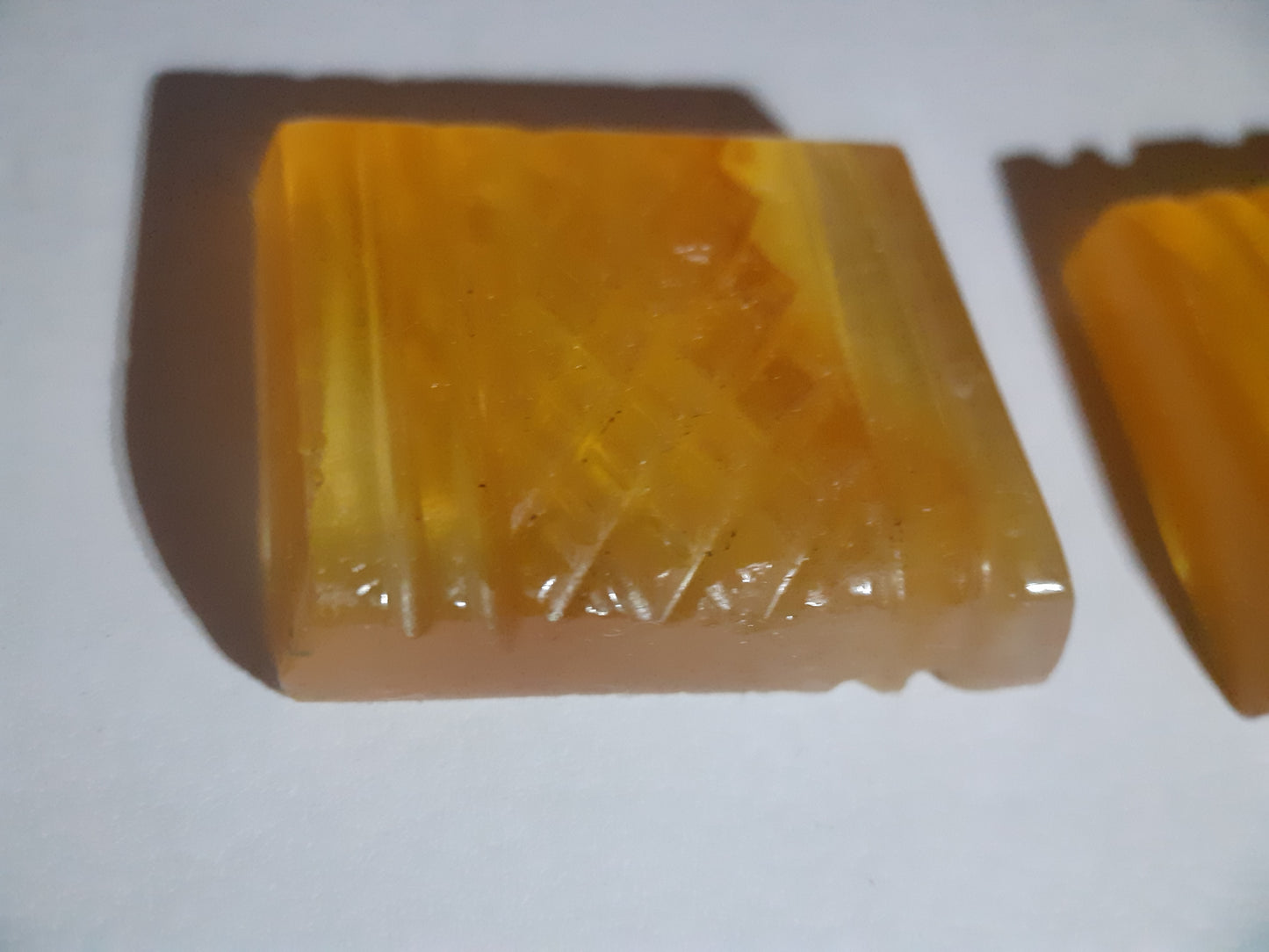 Handcarved Fluorite :pair of book covers yellow orange - natural fluorite 76.70 ct - Natural Gems Belgium