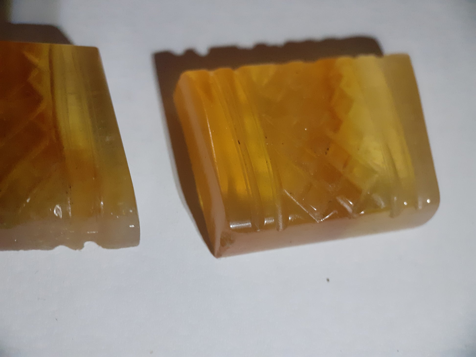 Handcarved Fluorite :pair of book covers yellow orange - natural fluorite 76.70 ct - Natural Gems Belgium