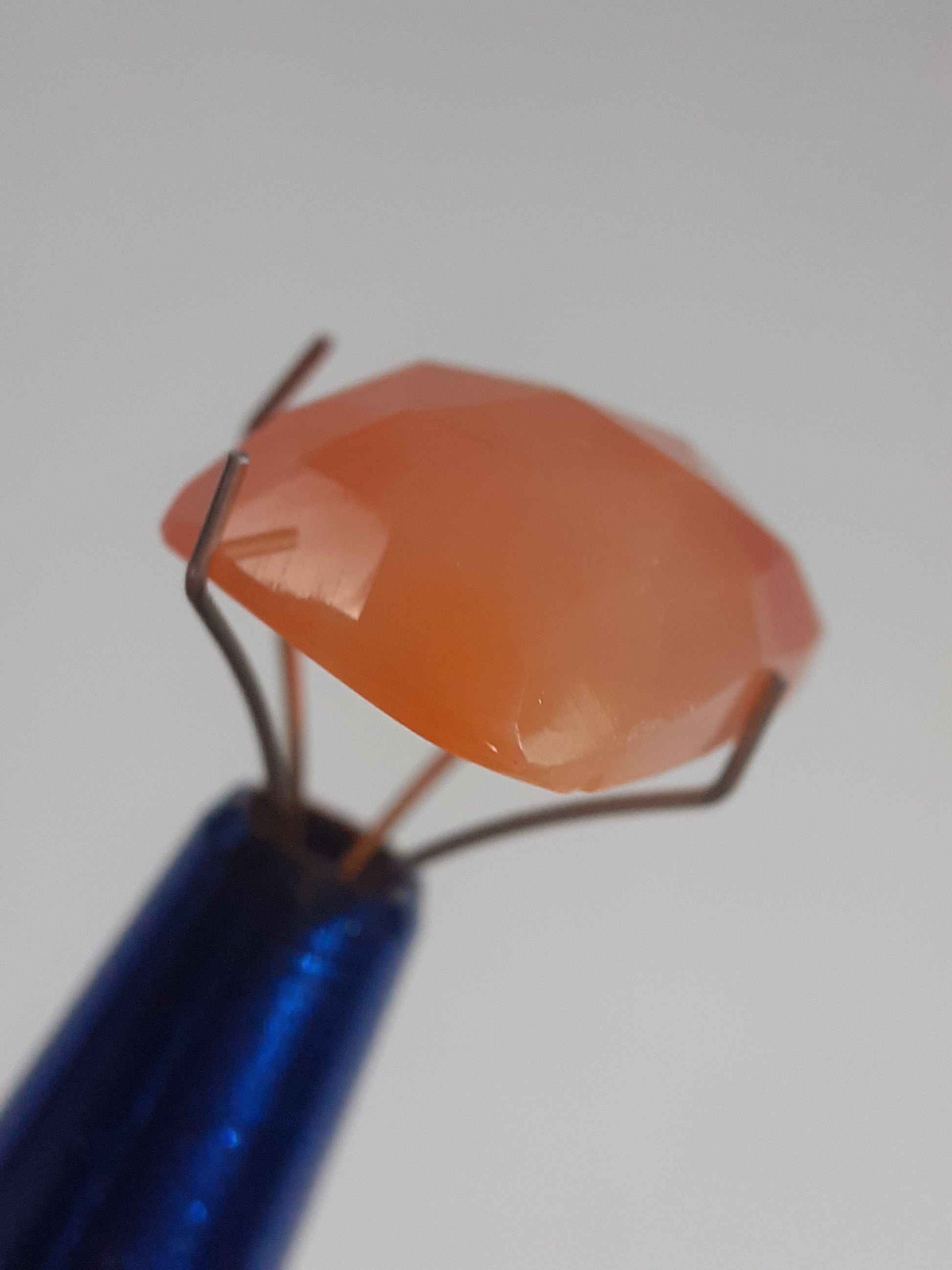 reddish orange natural Carnelian,rose cut, free form, 10.45 ct - Natural Gems Belgium