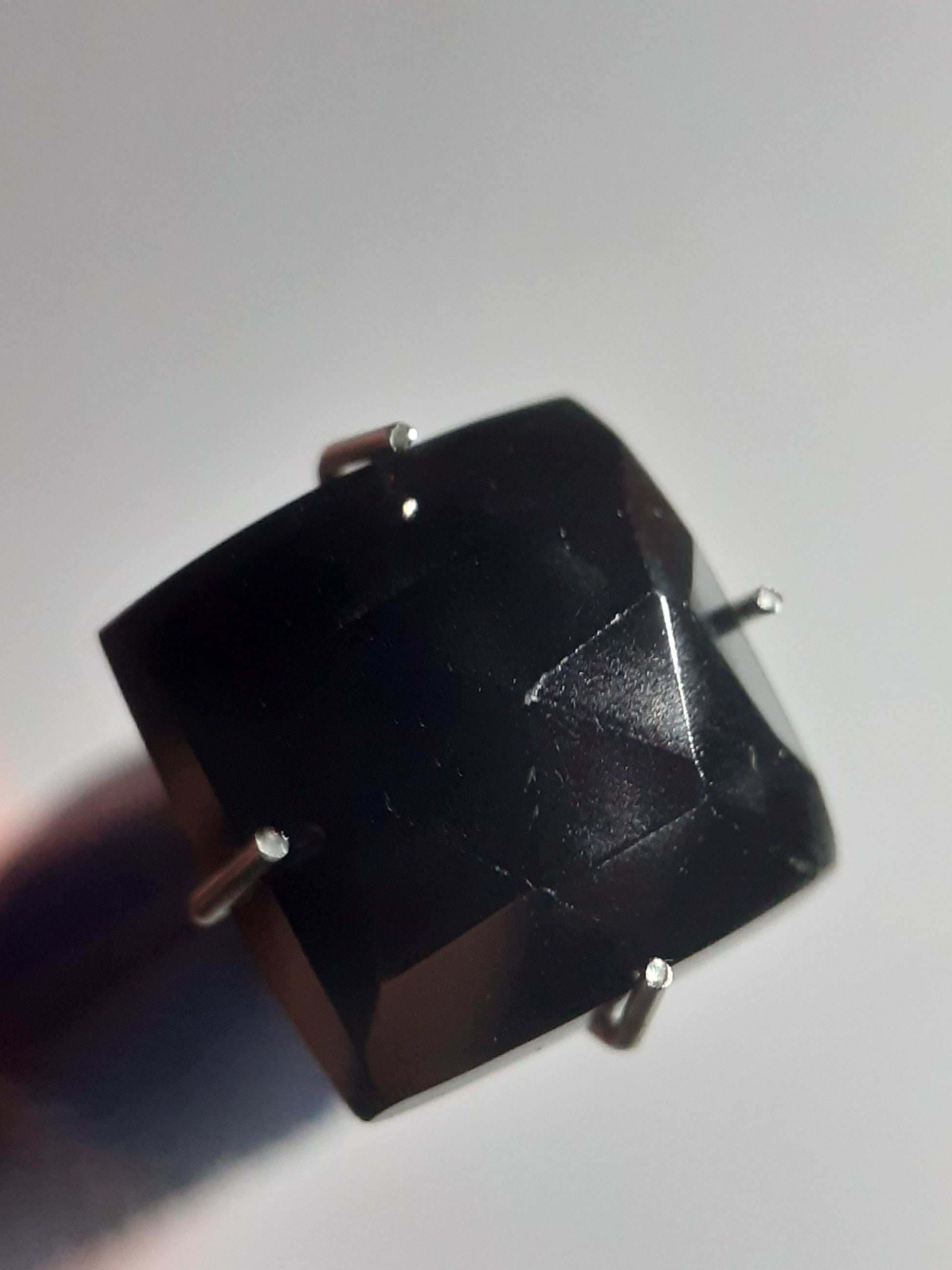 Natural Black Spinel, square cushion rose cut , 5.05 ct, Afrika , untreated - Natural Gems Belgium