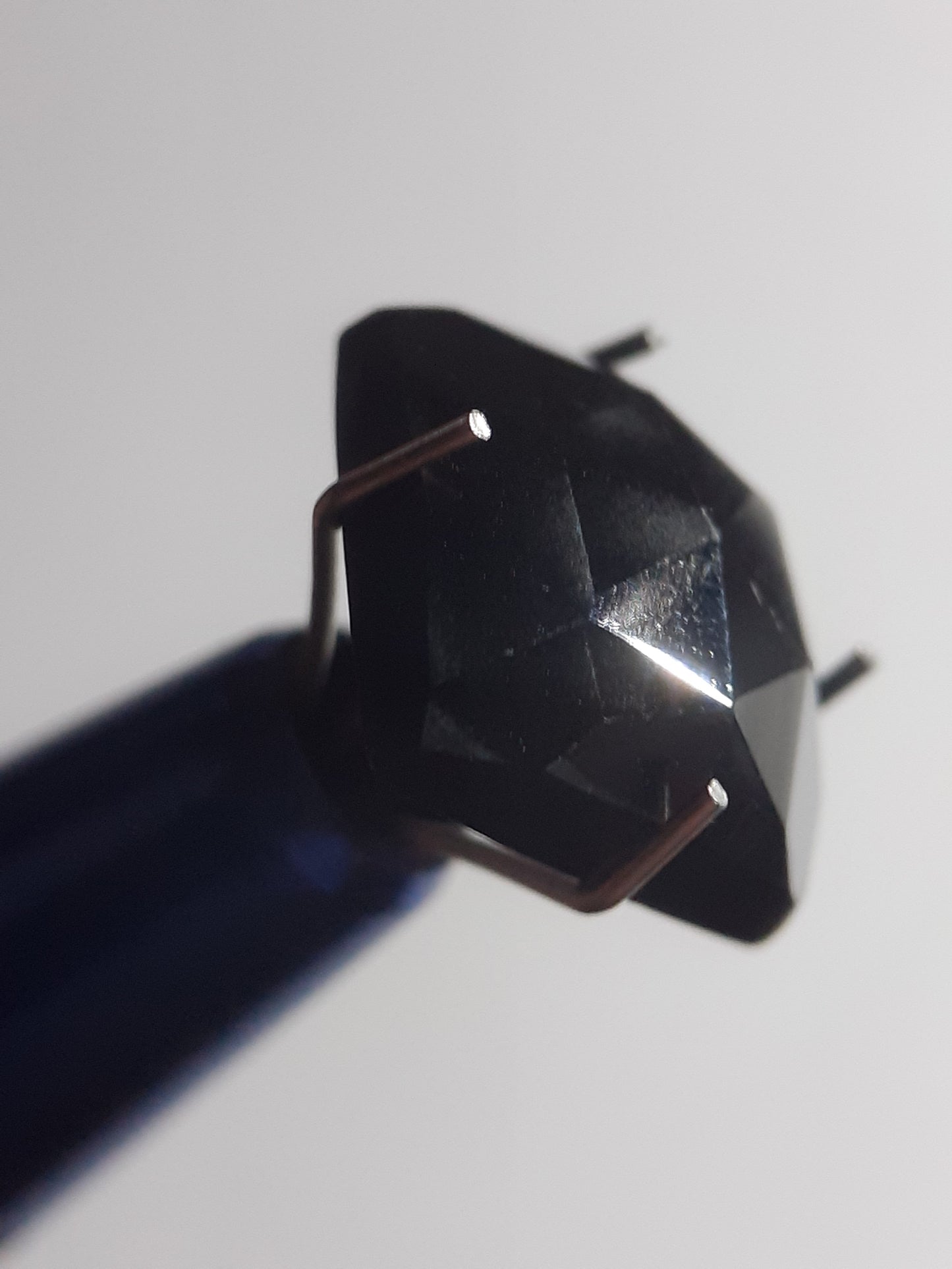 Natural Black Spinel, square cushion rose cut , 5.05 ct, Afrika , untreated - Natural Gems Belgium