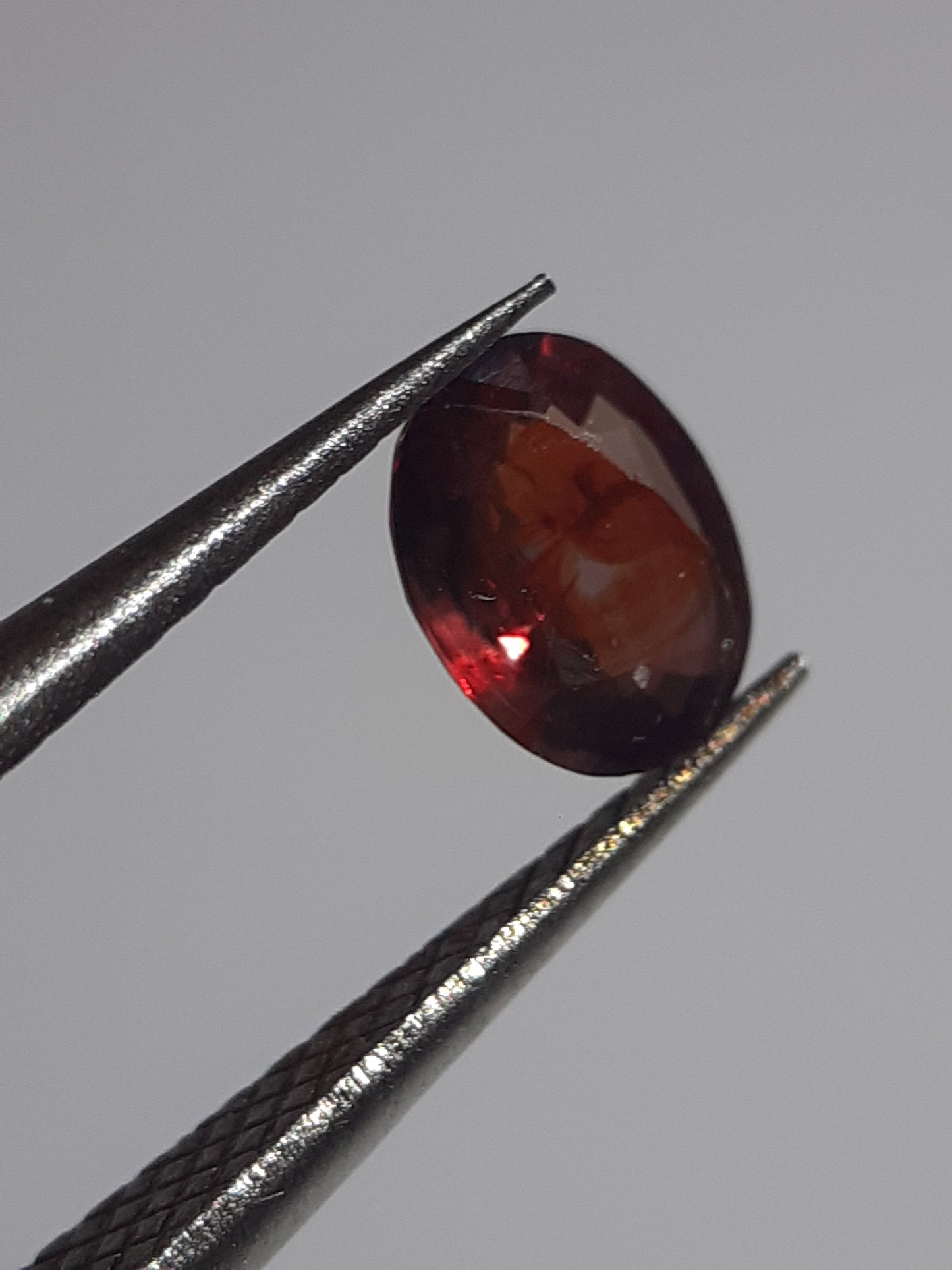 Natural orangy reddish purple Sapphire - 0.34 ct - oval - unheated - Tanzania - Certified by NGB - Natural Gems Belgium