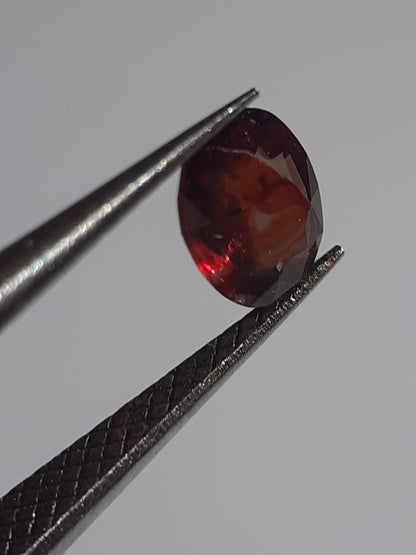 Natural orangy reddish purple Sapphire - 0.34 ct - oval - unheated - Tanzania - Certified by NGB - Natural Gems Belgium