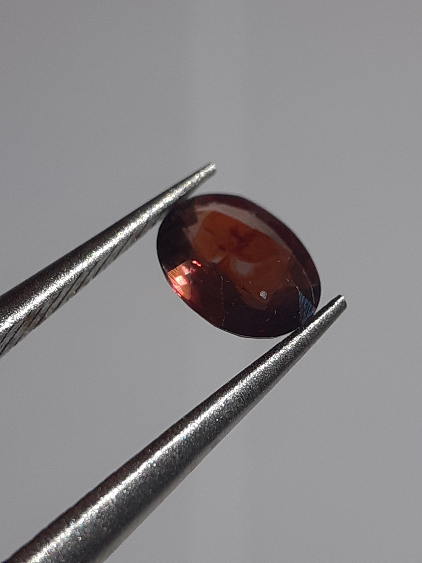 Natural orangy reddish purple Sapphire - 0.34 ct - oval - unheated - Tanzania - Certified by NGB - Natural Gems Belgium